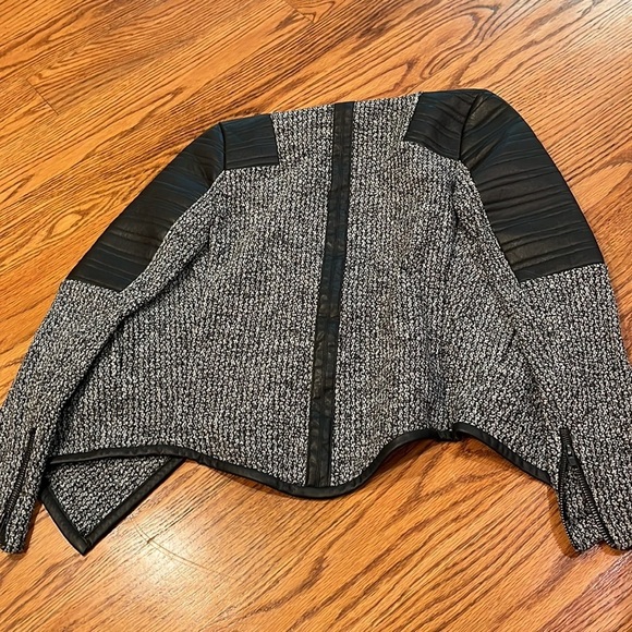 Generation Love Woman’s Grey Jacket With Black Accents - Picture 5 of 7